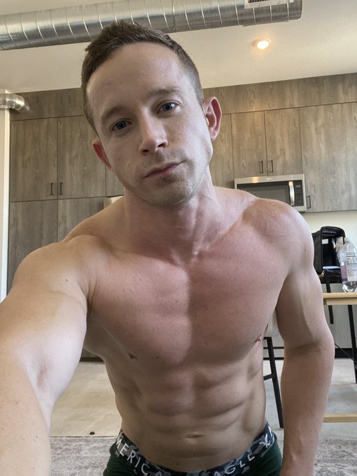 I miss carbs!! 😭 https://t.co/SNMjElWa2d