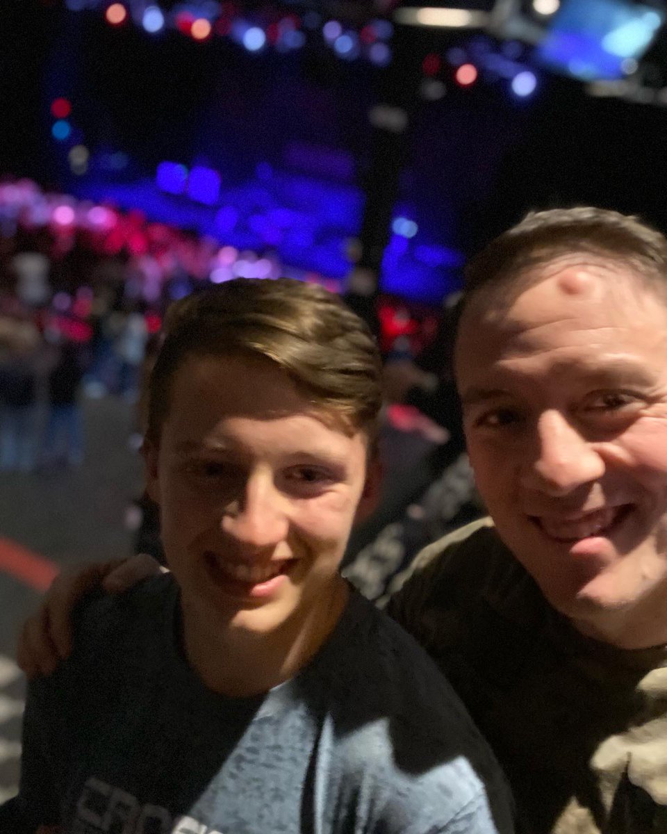 dsevilla99's tweet photo. Music has always been a huge part of my life. Love that I get to share it with my boys and enjoy great music. Thanks for the core memory @jimmyeatworld and @zlind76 https://t.co/PVQJvvBxlF