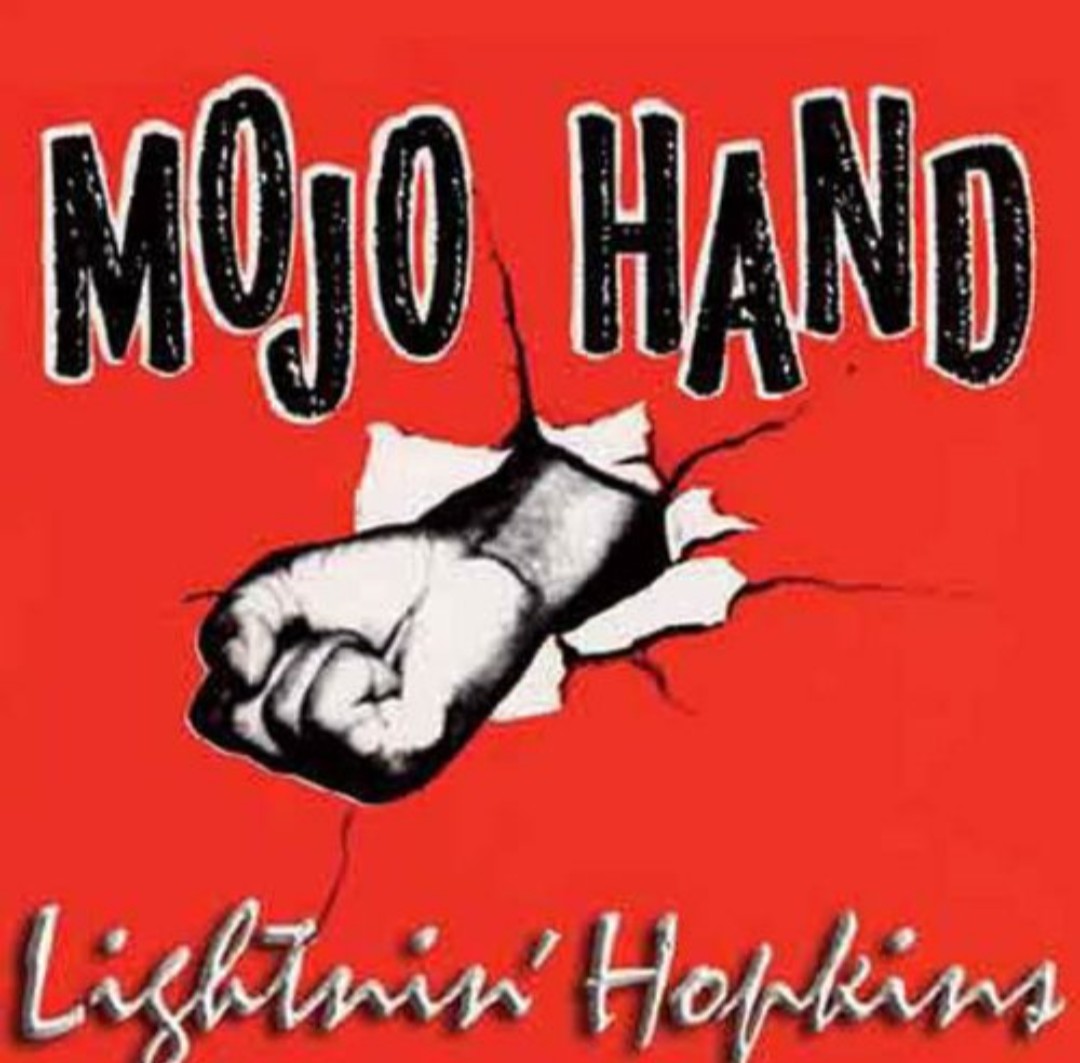 XmugLwwY8PlmunH's tweet photo. 《Now On Play🎶》
本日、誕生日🎂のライトニン
『モジョ・ハンド(Mojo Hand)/ライトニン・ホプキンス』(1962)
ライトニンのアコギにベースとドラムスというシンプルな編成
名前やアルバム・タイトル、ジャケットから激しい音を想像したが、淡々としている
#Lightin'_Hopkins https://t.co/WqgTezaZVK
