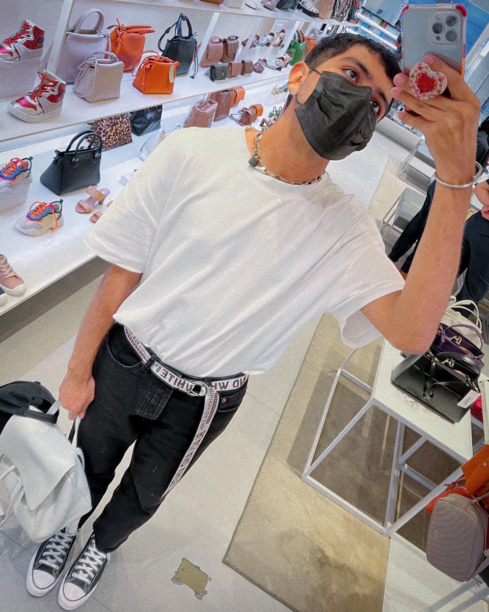 itsigorsaint's tweet photo. A vibe “basic not to basic” para não ter muito estresse com roupa… #styledbysaint #streetwear #OOTD https://t.co/uoHJxx24x0