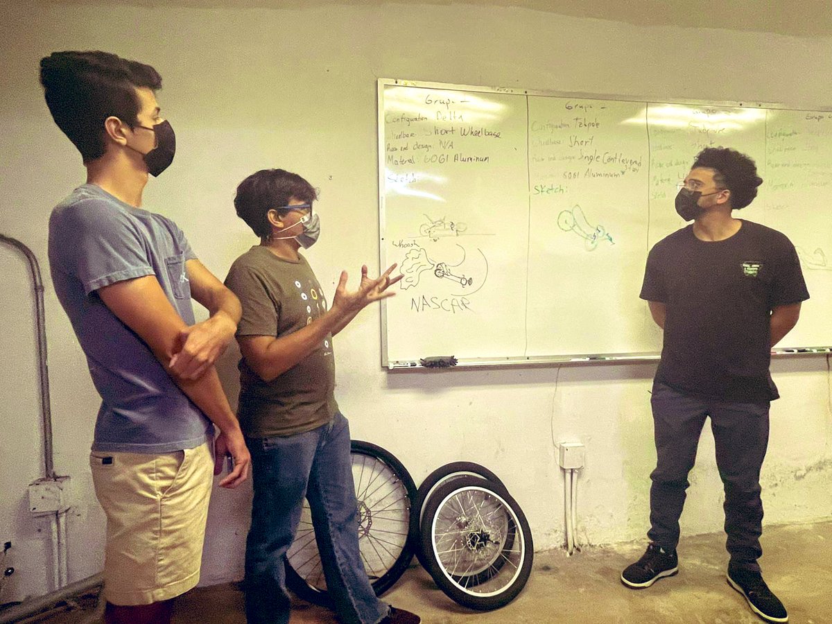 HpvcUprm's tweet photo. Today we began our second week of technical training! Our leaders gave a Frame 101 workshop were the team learned the aspects to consider when designing a frame.
The members teamed up in groups to design different Frames and present their ideas to the rest of the team.
#HPVC https://t.co/pMlYCRWE2u