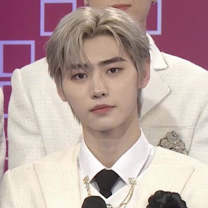 Darlyn1620's tweet photo. Gcash give away
1 winner of 300 php 

⊹ follow me 
⊹ like &amp; rt this tweet 
⊹ reply fav sunghoon pics

Ends when i reach 1k followers https://t.co/IxF0B2UF3e