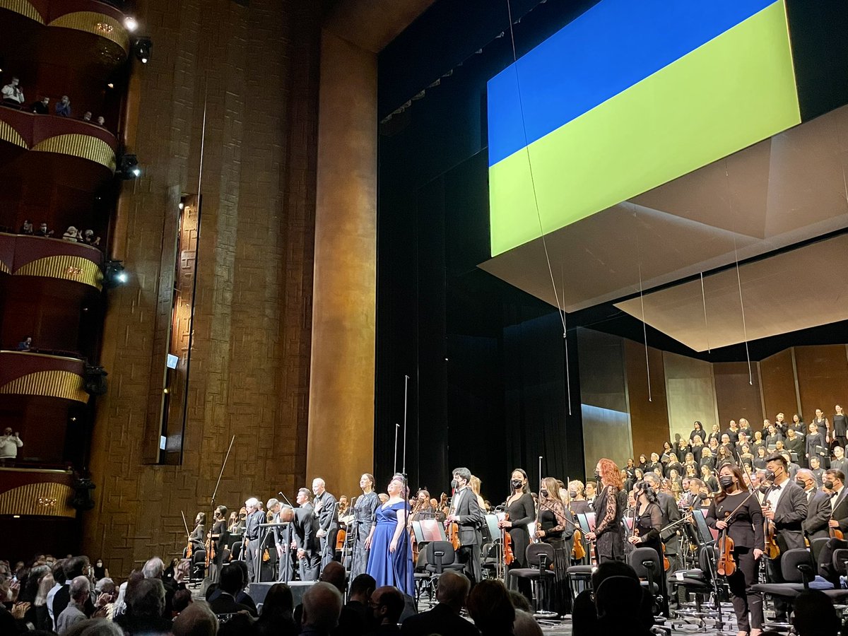 A moving night of music and solidarity <a href="/MetOpera/">Metropolitan Opera</a> supporting #Ukraine️ through the immeasurable power of artistic expression.  A gift of hope in dark times.  Thank you @nezetseguin <a href="/MetOperaChorus/">MetOperaChoristers</a> <a href="/LiseDavidsen/">LiseDavidsen</a> <a href="/elzasoprano/">Elza van den Heever | French-South African Soprano</a> <a href="/jbartonmezzo/">Jamie Barton</a> <a href="/piotrbeczala/">Piotrbeczala</a> <a href="/RyanSpeedoGreen/">Ryan Speedo Green</a>