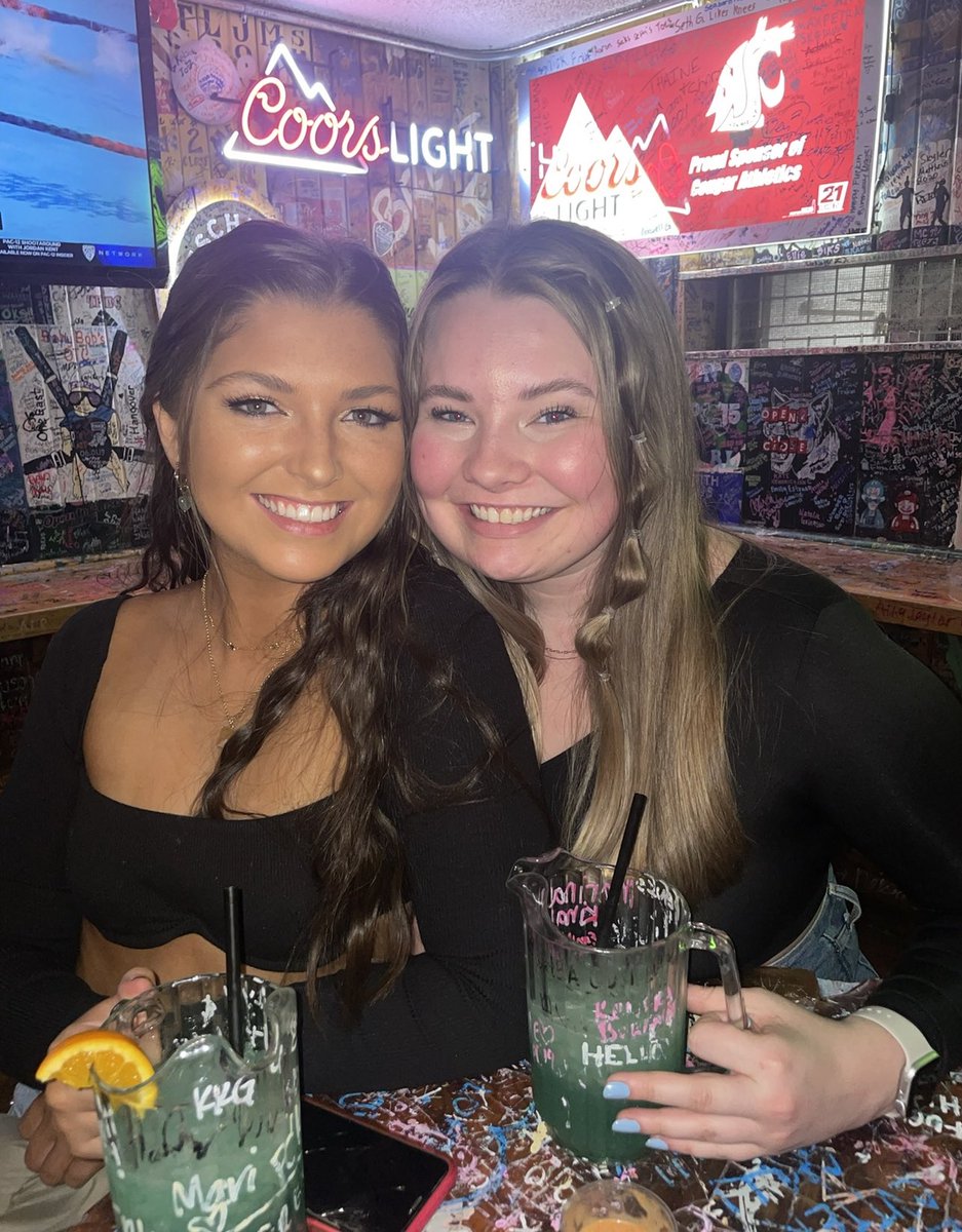 mar0700's tweet photo. Go cougs baby!! ❤️ #bestbarcoug #bestbarbarstool https://t.co/6cG0ulwri4