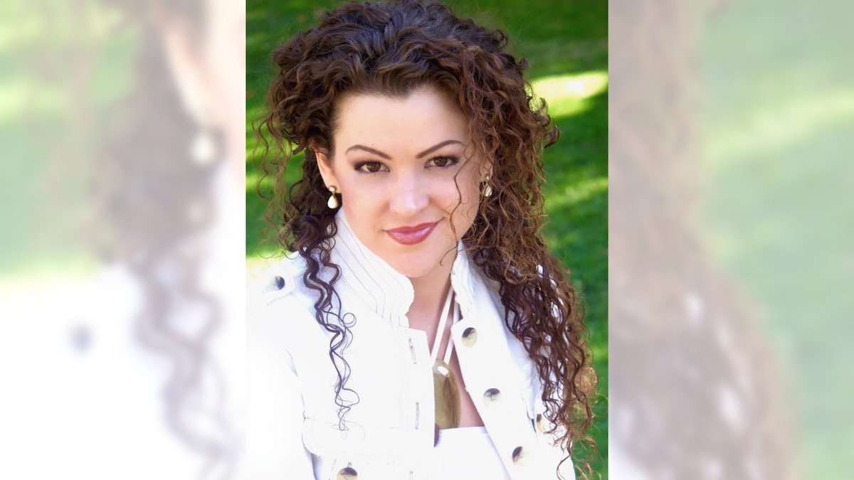 FIDM's tweet image. #FIDMgrad Debradawn Shockey became interested in acting and fashion as a child. Shockey applied to #FIDM to pursue her love of fashion and costuming. Today she is the co-founder of Harvard Street Theatre Company. Read more about her story here: bit.ly/34H7wvd