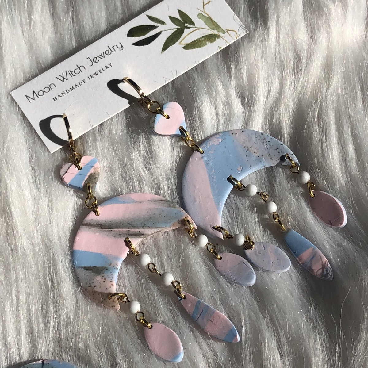 TheMoonVvitch's tweet photo. Home decor- treat yo self 

Jewelry- treat to self 

Gifts for friends- treat them 

Crochet items- treat yourself 

BIPOC creator- treat me by treating yourself 

https://t.co/EPBHUZos9c https://t.co/owrULxAM2R