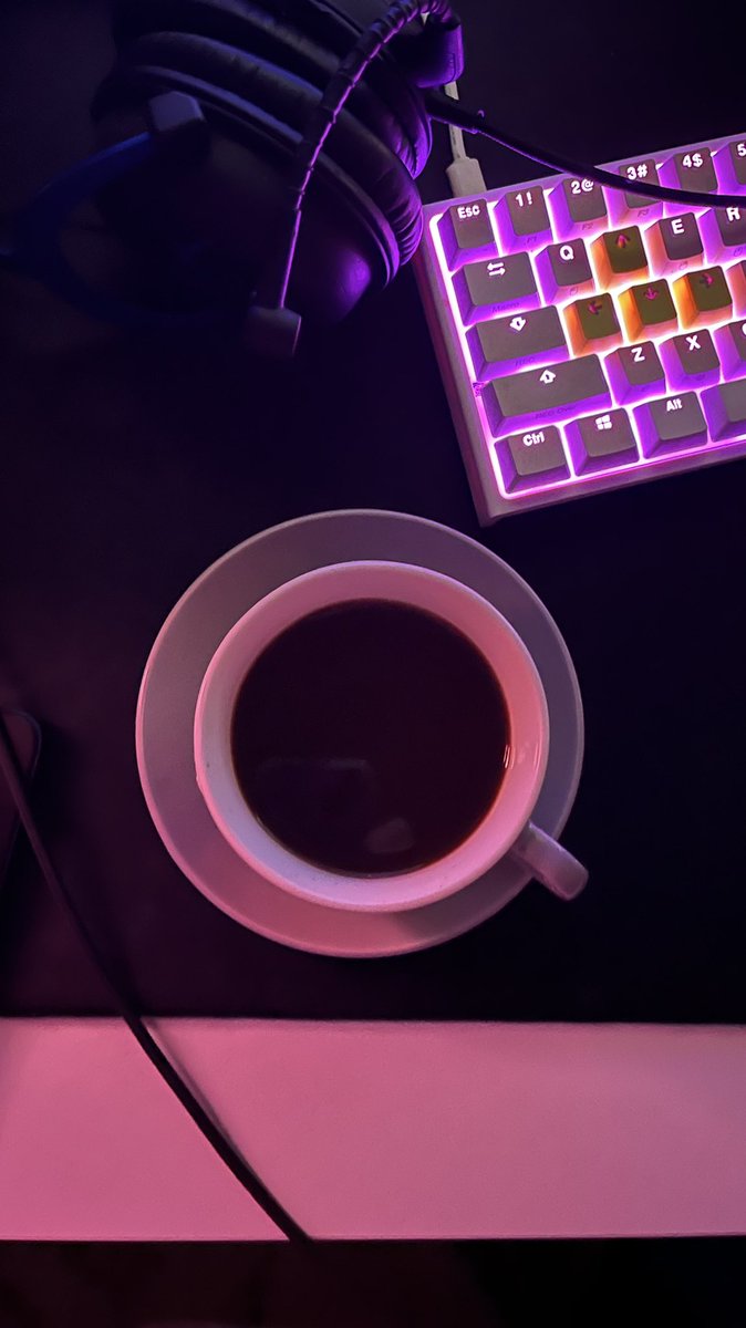 _llve0's tweet photo. Some coffee and a movie with your loved one<3 https://t.co/dUuQtPyYKn