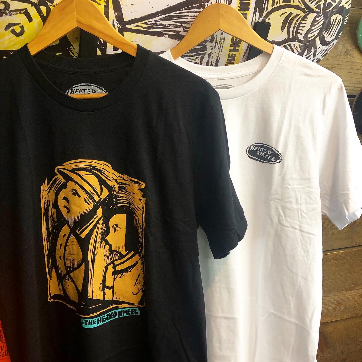 BQ_DESIGN's tweet photo. 同じく「THE HEATED WHEEL」から、Tシャツ2種(サイズはどちらもLサイズ)とステッカーパック入荷しました!ステッカーパックは数が少ないこともあり、今回1パックのみの入荷ですので欲しい方はぜひお早めにどうぞ!#bq_store #bqstore #theheatedwheel #neilblender https://t.co/wcyYQJnnmT