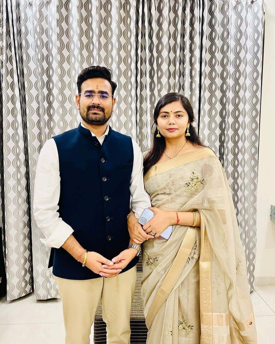 RaviChoudhary__'s tweet photo. ये दो दिलों का बंधन और भी मजबूत हो,
आप की हर एक ख्वाहिश मंजूर हो।
#HappyMarriageAnniversary #MLASahab
#Congratulations_Bhaisaab_Bhabhi_Ji
@RamniwasGawriya @DrMonikaSaran_ https://t.co/ptef5JjL5u