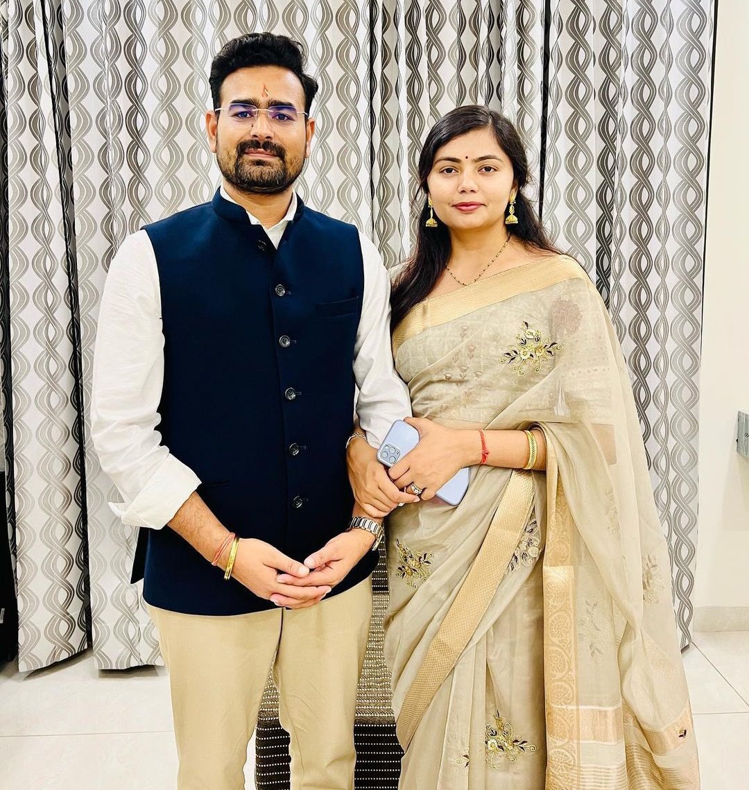 ❤️ <a href="/RamniwasGawriya/">Ramniwas Gawriya</a> 
#HappyAnniversary