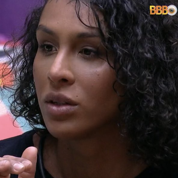 Dantinhas's tweet photo. Lina falando pra Laís que não acha que Arthur se comparou com Juliette e Dourado, apenas citou #BBB22 https://t.co/4GyEirB8NV