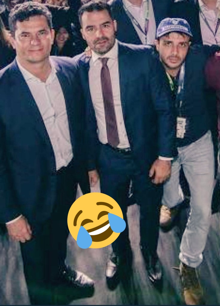 RaquelS46920019's tweet photo. TERCEIRA VIA ...
Quebrou a cara com MBL!
🤦😂😂😂😂😂😂😂
#MoroMarreco
#MamaeFaleiCassado 
#MBLGate https://t.co/XhXxLLYjDs