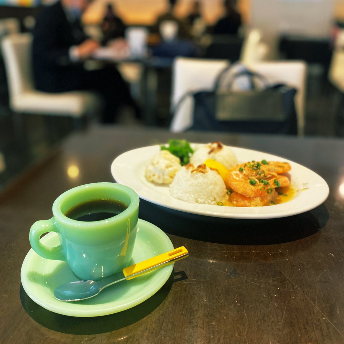 Savoy_truffe's tweet photo. ダイナーの話をしてたら、Firekingに入ったコーヒーを眺めたり手触りを確かめたりしたくなってしまい、代々木��に立ちより。なぜか真夜中ばかり来てたけど、ちゃんとお昼も存在してた。 #firekingcafe https://t.co/KcF2FSHXnQ