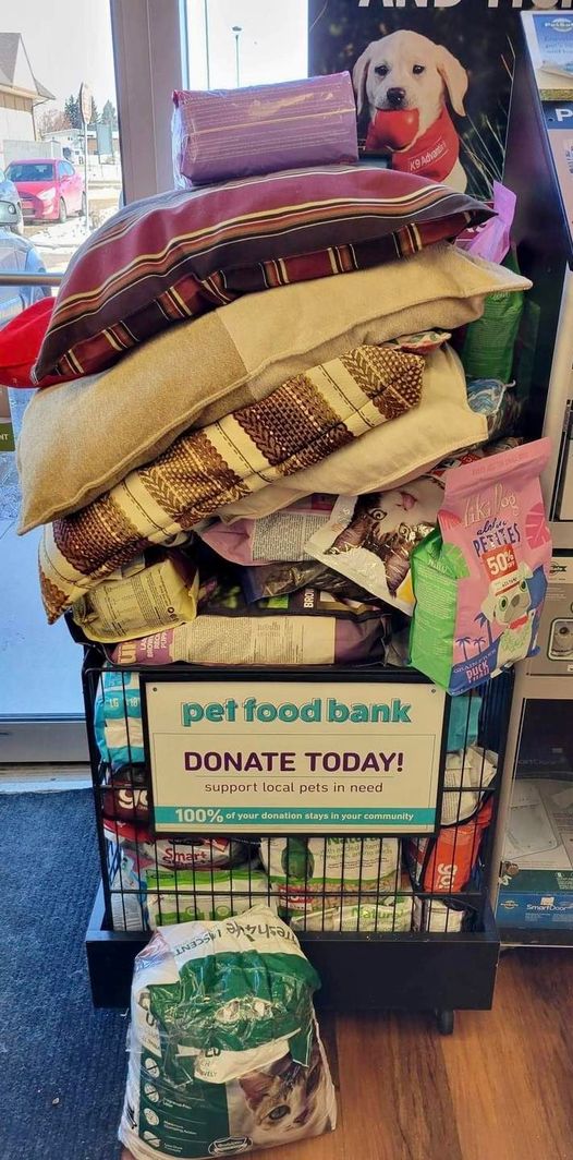 Sacredanimal_'s tweet photo. #Thankyou to Pet Valu Stony Plain and their customers for this mountain of #donations! ❤️
#APetsPantry #APP #yeg #petfoodbank #communitysponsor https://t.co/XZw37yUVlV