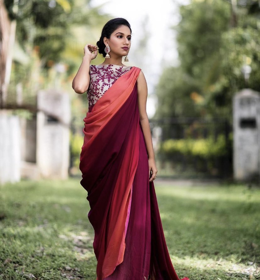 simranbalar1997's tweet photo. I really miss styling ethnic clothes! 
#tuesdayvibe #TuesdayFeeling #ContentCreator #creatoreconomy https://t.co/fcAt31NcVG