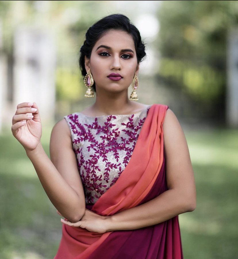 simranbalar1997's tweet photo. I really miss styling ethnic clothes! 
#tuesdayvibe #TuesdayFeeling #ContentCreator #creatoreconomy https://t.co/fcAt31NcVG