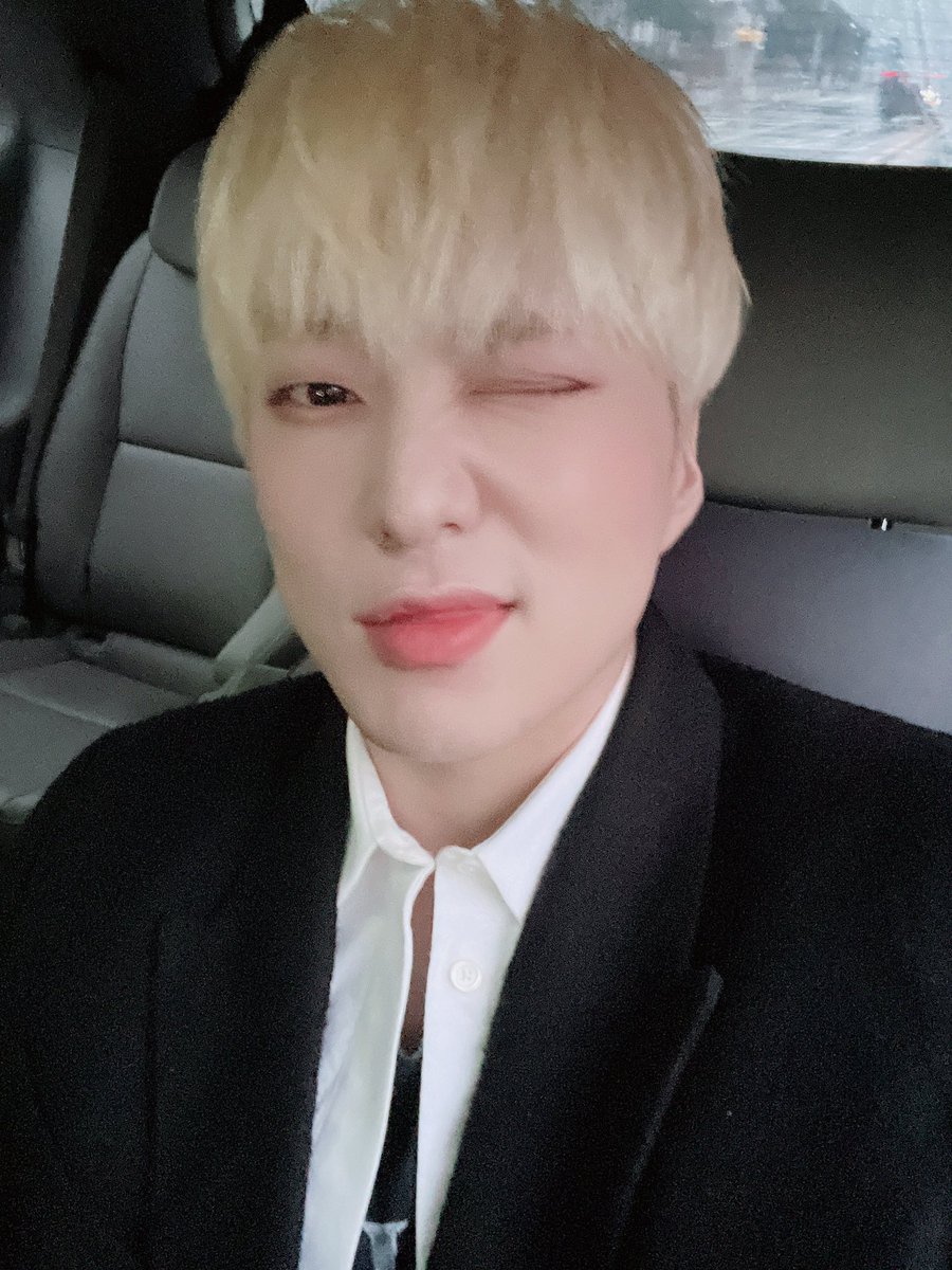 #BORNTOLOVEYOU 행복하게 즐기고 계신가요? 저도 힘내서 열심히 할게용🤍