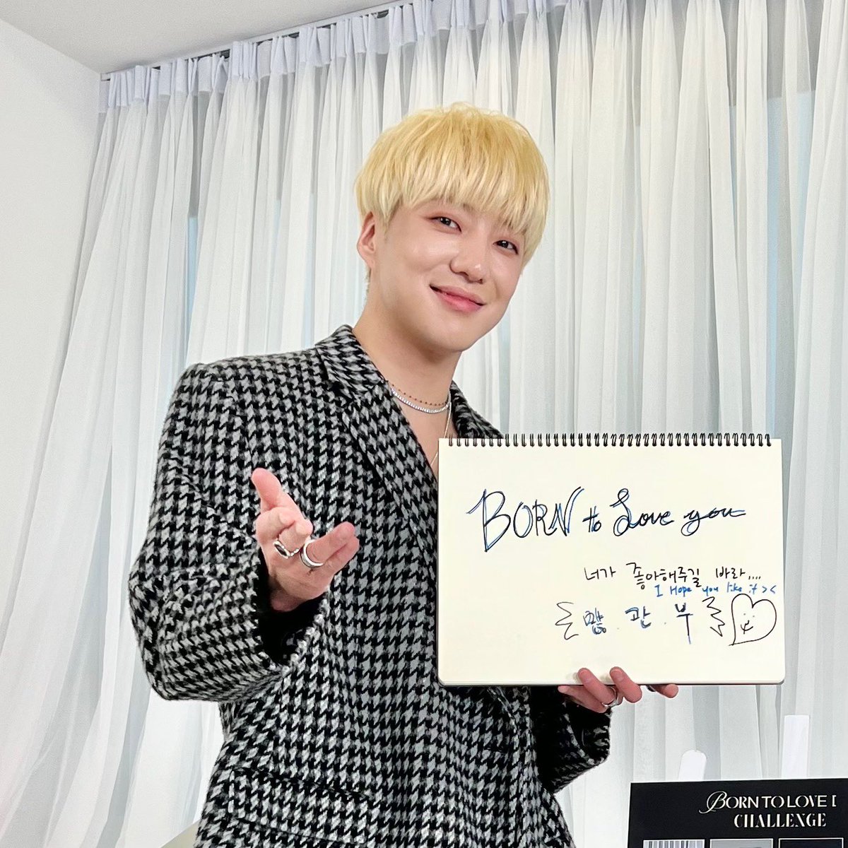 official_yoon_'s tweet photo. #BORNTOLOVEYOU 행복하게 즐기고 계신가요? 저도 힘내서 열심히 할게용🤍 https://t.co/fSd3MuGwWM