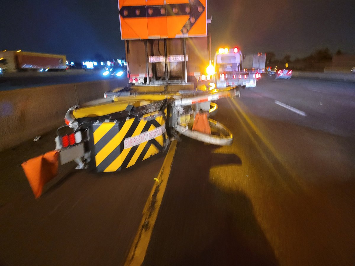 OPP_HSD's tweet photo. Collision π₯ #HWY401 WB Express at Dufferin.#TorontoOpp are investigating this 3 vehicle collision. One person transported to Hospital.
Female driver 32 from Barrie charged: Careless driving.
#Moveoverforemergencyvehicles ^td https://t.co/qOslNbUt0s