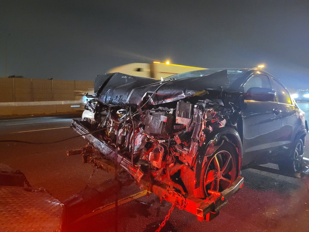 OPP_HSD's tweet photo. Collision π₯ #HWY401 WB Express at Dufferin.#TorontoOpp are investigating this 3 vehicle collision. One person transported to Hospital.
Female driver 32 from Barrie charged: Careless driving.
#Moveoverforemergencyvehicles ^td https://t.co/qOslNbUt0s