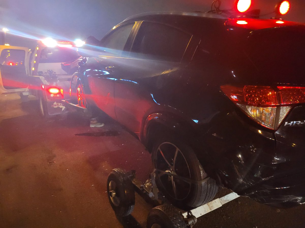 OPP_HSD's tweet photo. Collision π₯ #HWY401 WB Express at Dufferin.#TorontoOpp are investigating this 3 vehicle collision. One person transported to Hospital.
Female driver 32 from Barrie charged: Careless driving.
#Moveoverforemergencyvehicles ^td https://t.co/qOslNbUt0s