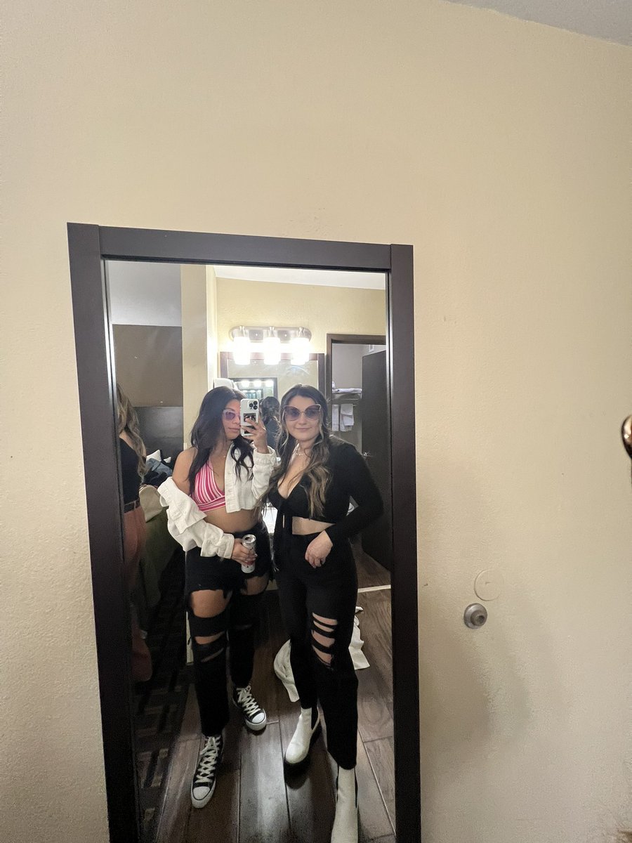 mckozu01's tweet photo. My favorite pics from this weekend 🖤 https://t.co/qAKgOyCOJr