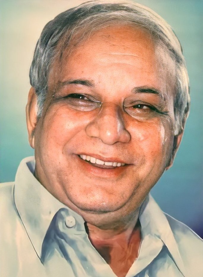 राजनीति चले न चले। सरकार बने न बने। लेकिन सामाजिक परिवर्तन की गति किसी भी कीमत पर नहीं रुकनी चाहिए। - मान्यवर कांशीराम