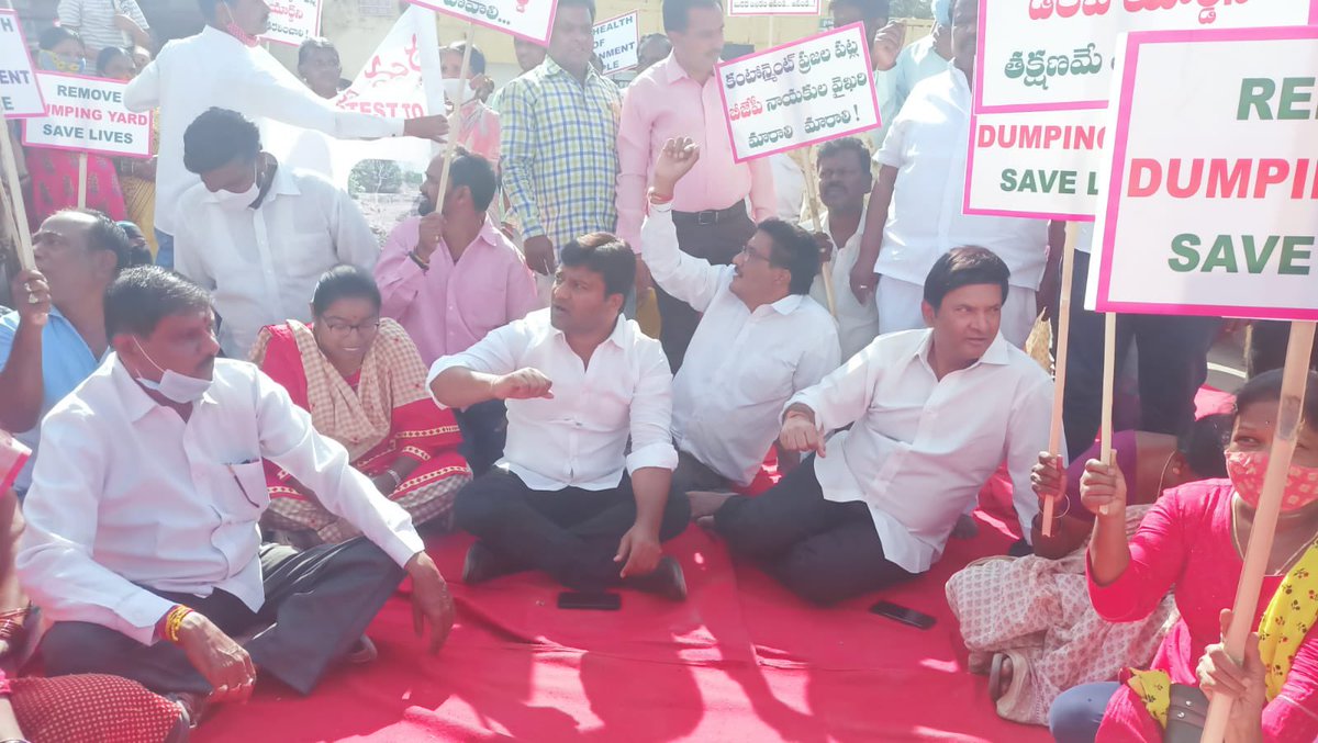 MarriRajasekar's tweet photo. We are protesting to relocate the dumping yard from the Gandhi Community Hall, Tirumalagiri and Save lives of 5000 families.
#removedumpingyard #savesecunderabadcantonment
@JMRTRS @NaliniKiran7 @PSK_TRS @rajusinghtrs https://t.co/b5MkZoKfnq
