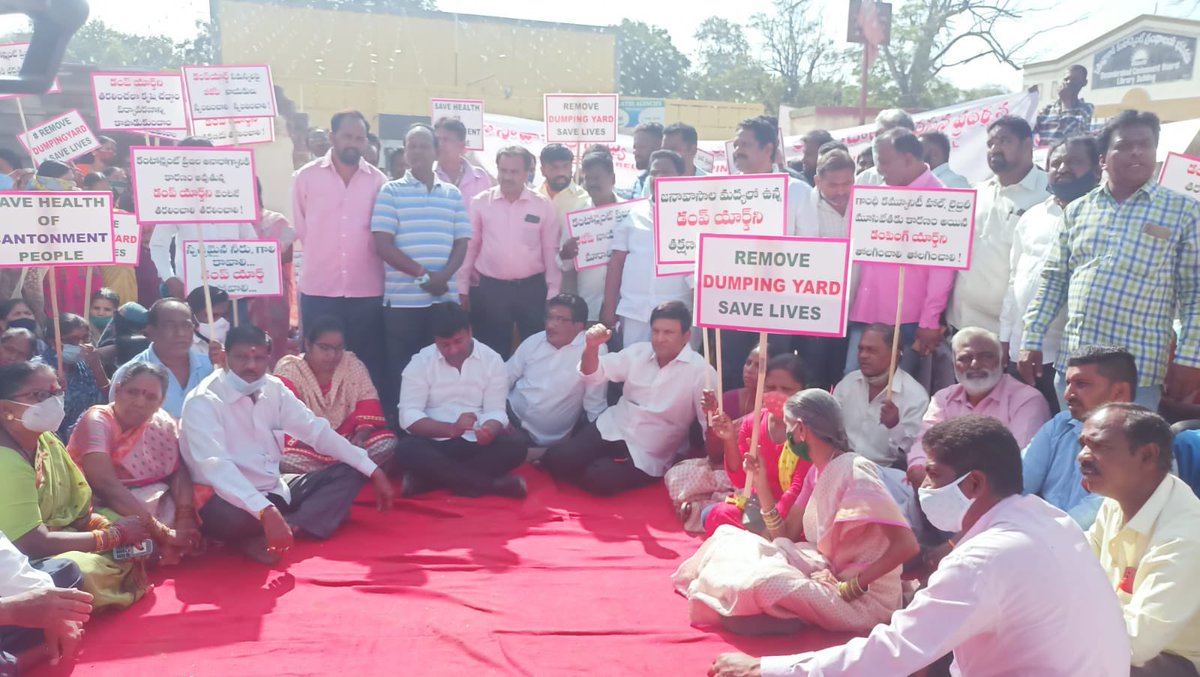 MarriRajasekar's tweet photo. We are protesting to relocate the dumping yard from the Gandhi Community Hall, Tirumalagiri and Save lives of 5000 families.
#removedumpingyard #savesecunderabadcantonment
@JMRTRS @NaliniKiran7 @PSK_TRS @rajusinghtrs https://t.co/b5MkZoKfnq