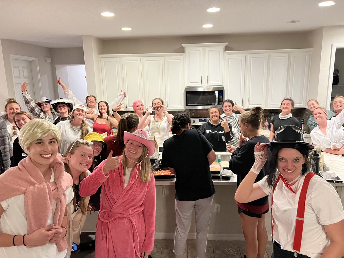 2 W’s, Chipotle,and Lip Sync Battle…not a bad start to the FL trip! Winners will be announced tonight! 🏆🎤 #MCSB #WINGSUP