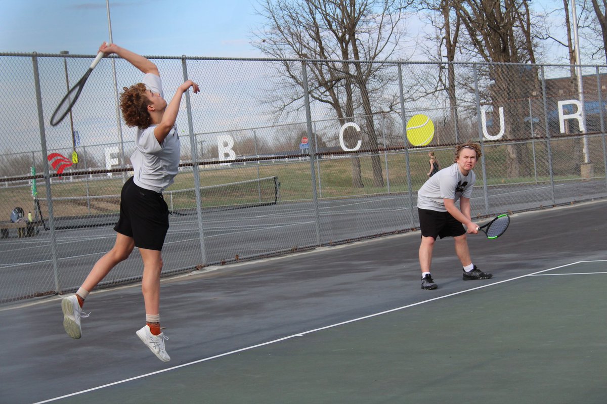MurrayHSTennis's tweet photo. Great first match tonight! Boys beat Graves Co. 5-4! Cooper A &amp; Peter with a big come from behind win at No. 1 Doubles! Will &amp; Bryce won! Peter, Will &amp; Trevor won their singles! Elina won her singles match! Great work Tigers! @MurrayTigers https://t.co/MaAvWFPVft