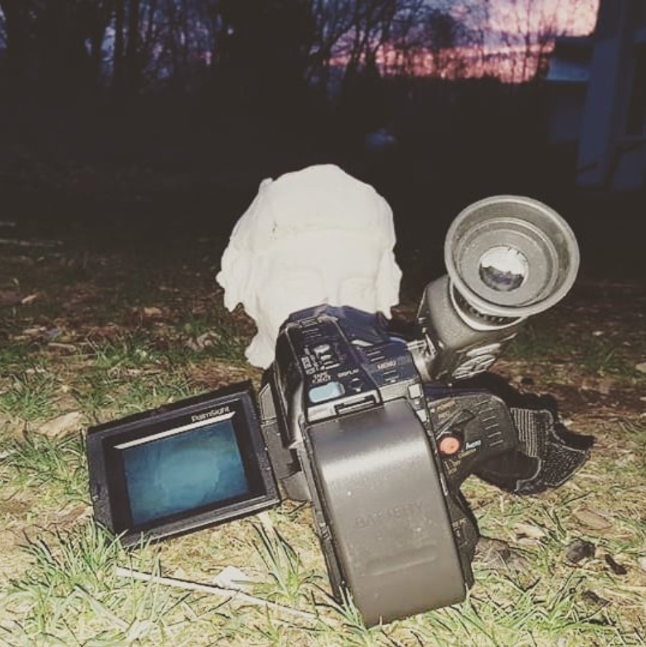 "vhs 001"
💀Secondary Market💀
10 Tez
1/3
LINKS⬇️