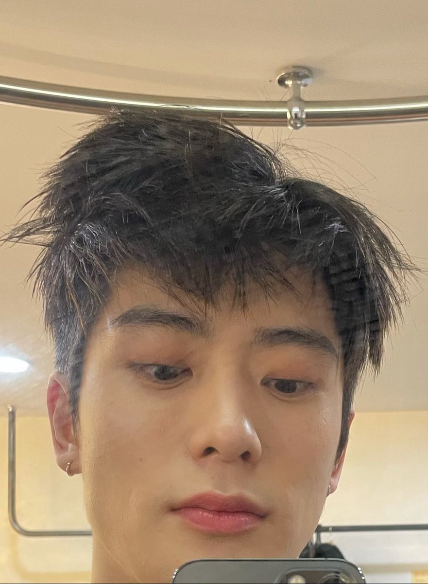 jaehyunbbl's tweet photo. 🍑💬 220315

good morning

what colour should i do my hair? https://t.co/AcobSWoAj7