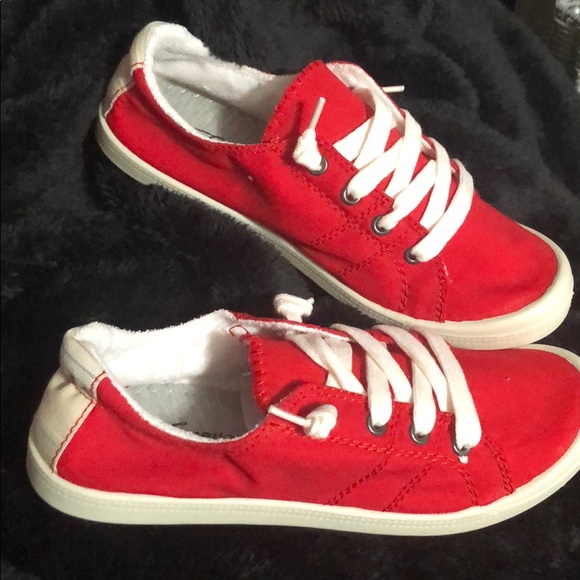 ashnah7's tweet photo. So good I had to share! Check out all the items I'm loving on @Poshmarkapp #poshmark #fashion #style #shopmycloset #francosarto #oshkoshbgosh: https://t.co/qPHg8p8ahR https://t.co/VnwMicKFay
