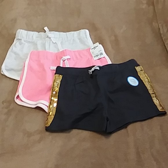 ashnah7's tweet photo. So good I had to share! Check out all the items I'm loving on @Poshmarkapp #poshmark #fashion #style #shopmycloset #francosarto #oshkoshbgosh: https://t.co/qPHg8p8ahR https://t.co/VnwMicKFay