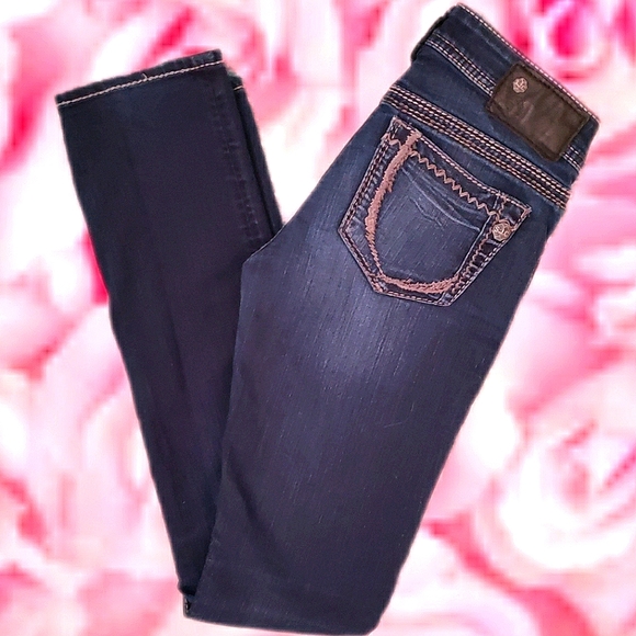 AshKellestine's tweet photo. So good I had to share! Check out all the items I'm loving on @Poshmarkapp #poshmark #fashion #style #shopmycloset #scrabble #tahari #silverjeans: https://t.co/U02cZYXAhU https://t.co/tYb0sQ9nEg