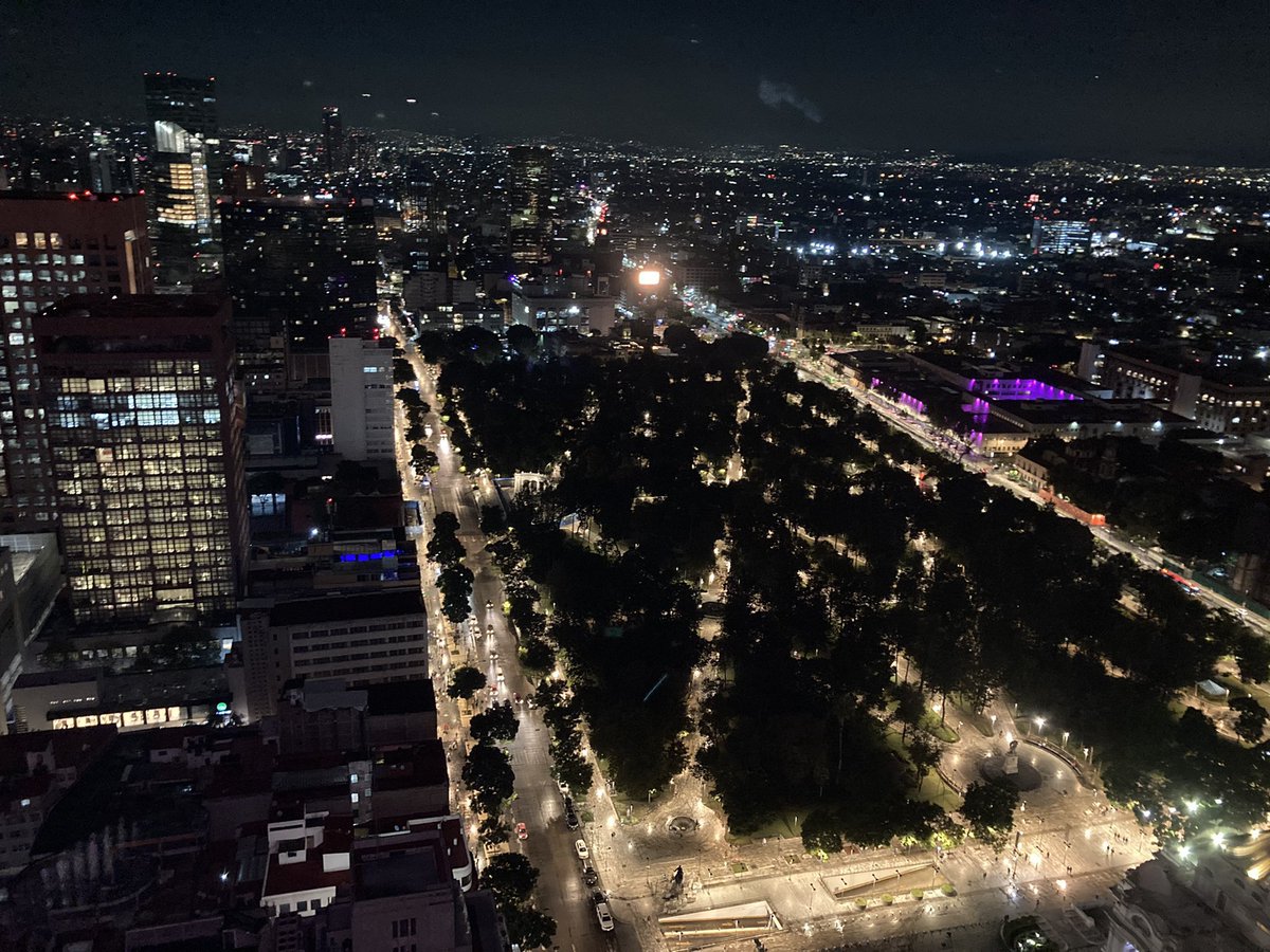 OscarBlancoCdmx's tweet photo. La impresionante Alameda en la CDMX. 🇲🇽🕷 https://t.co/RKpXCQ49ps