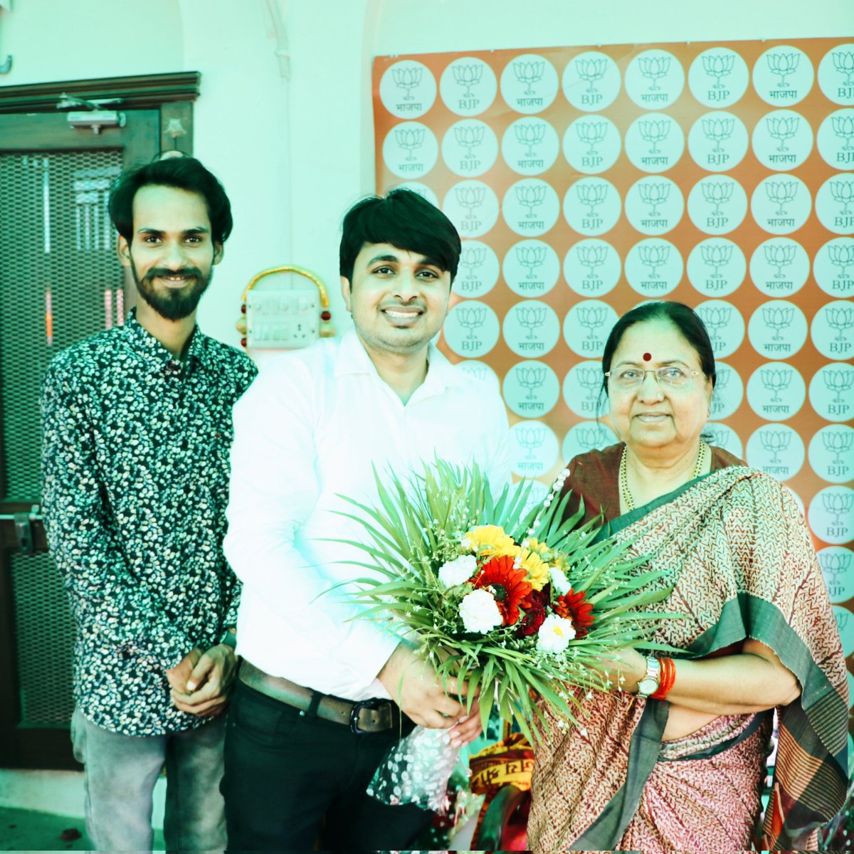 RohitRaikwar's tweet photo. Honour to working with Ex Governor of #Uttrakhand @babyranimaurya aunty ji &amp; now She may be become Deputy Chief Minister of Uttar Pradesh. I successfully handled her election campaign still doing my job. https://t.co/3boOEDjEVX