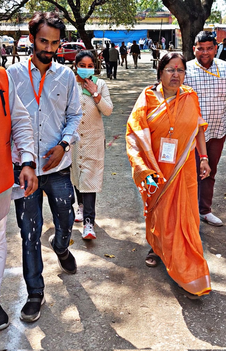 RohitRaikwar's tweet photo. Honour to working with Ex Governor of #Uttrakhand @babyranimaurya aunty ji &amp; now She may be become Deputy Chief Minister of Uttar Pradesh. I successfully handled her election campaign still doing my job. https://t.co/3boOEDjEVX
