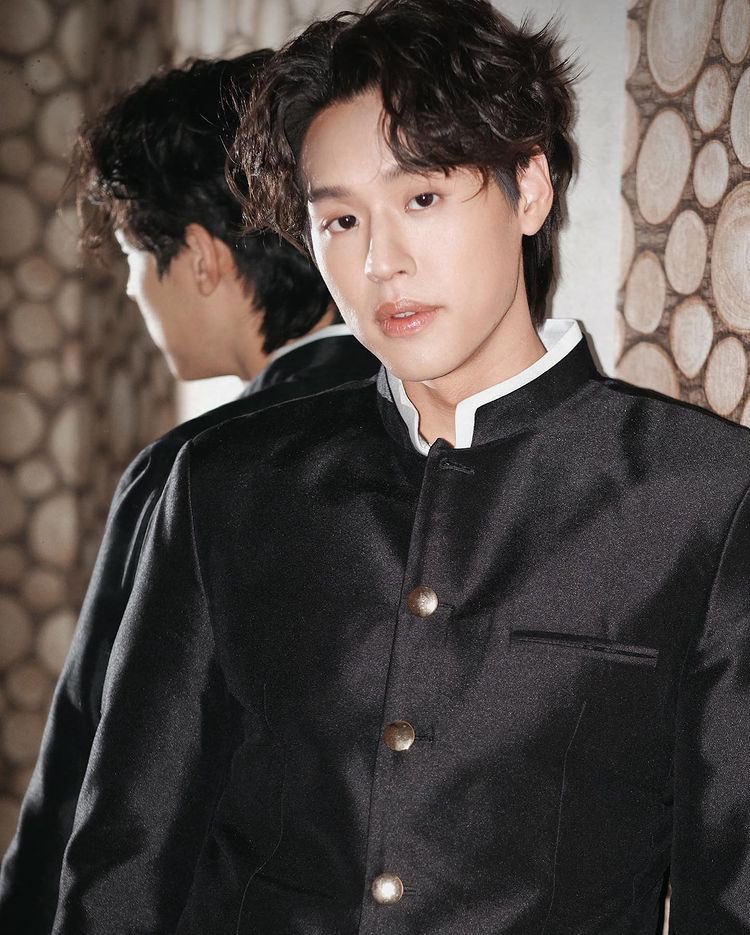 ไอชิเตรุ
Ai shiteru
愛してる

#bbillkin
cr:tong_sutipat