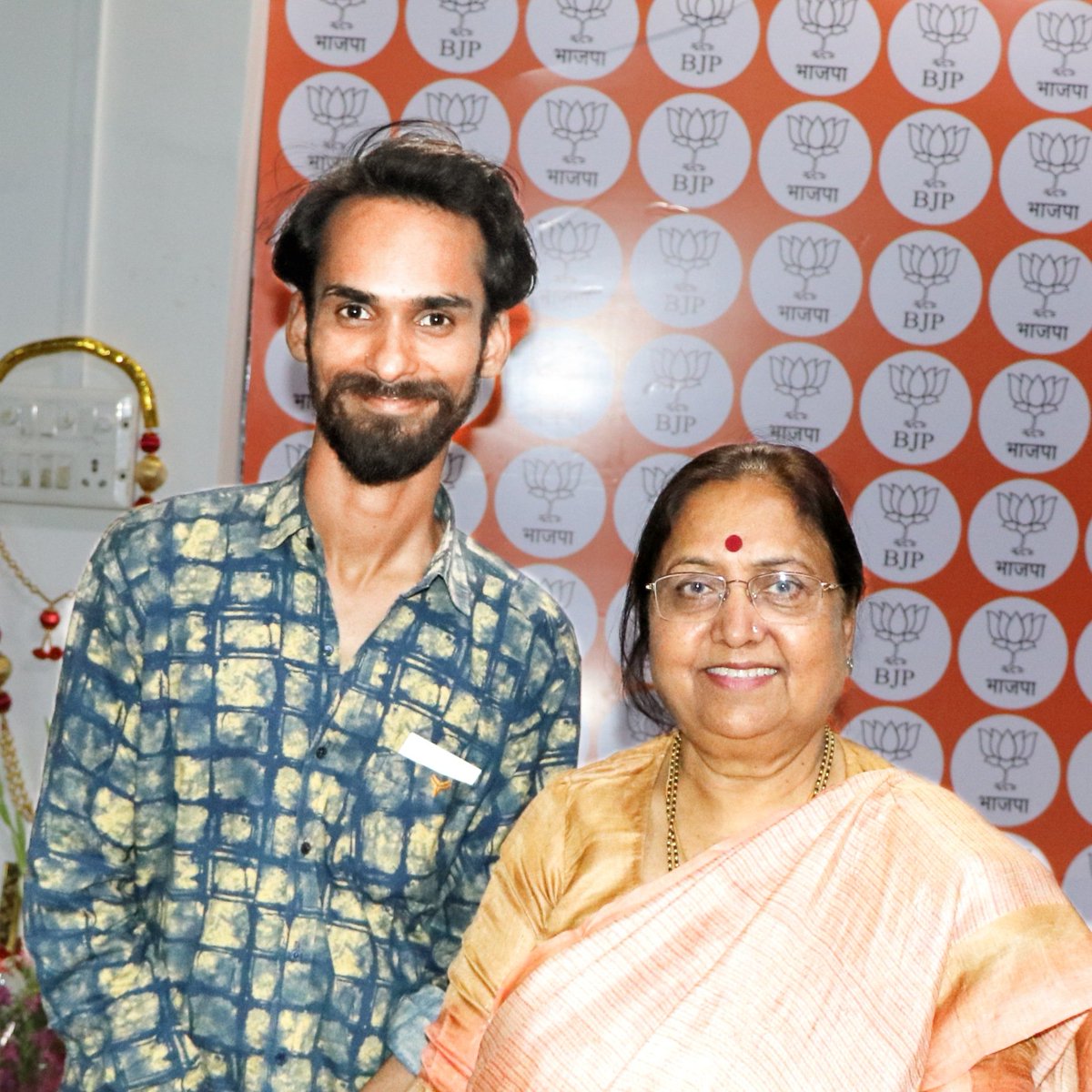 RohitRaikwar's tweet photo. Honour to working with Ex Governor of #Uttrakhand @babyranimaurya aunty ji &amp; now She may be become Deputy Chief Minister of Uttar Pradesh. I successfully handled her election campaign still doing my job. https://t.co/3boOEDjEVX