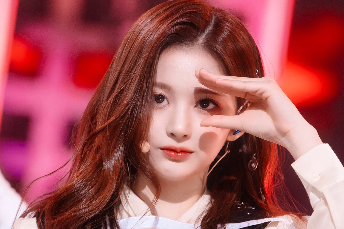 verypeachu's tweet photo. ฉายาน้องซอลยุนจากพสเกาหรี สวยเหมือนไม่มีอยู่จริง มนุษย์CG ฟิลเตอร์100ฟิลเตอร์ หน้าเล็กเท่าแผ่นCD https://t.co/n7H1WPRxux