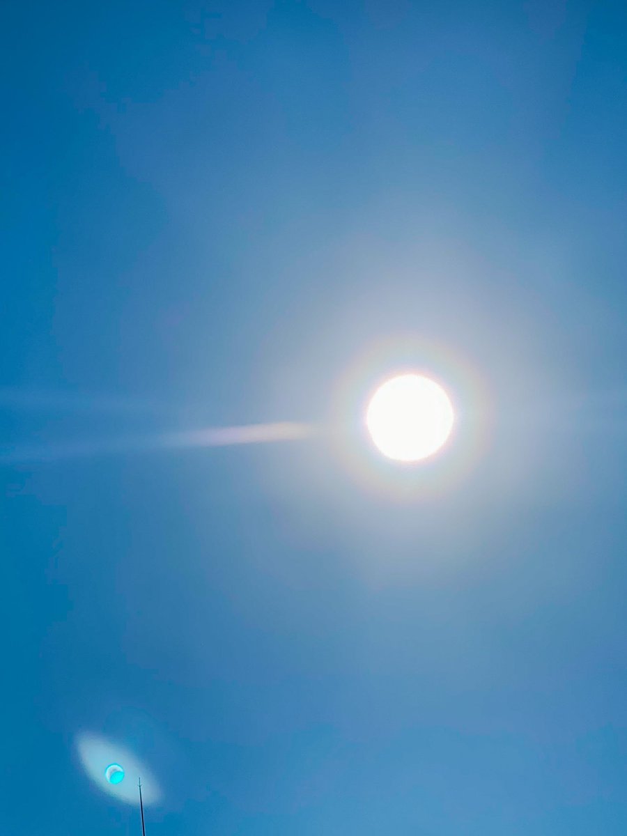 _mr_____a_'s tweet photo. ボクら世代が

夢をみないと

若い世代の人たちは

夢をみれないんじゃないか

なんか最近、そう思うんだよね。

ボクら世代が。

そろそろ、そんな歳になってきたのかなあって。

足跡をつけていかないとな。

夢をみようぜBABY

歳をとったせいかなあ？

青空が好きになってきたよ。最近ね。 https://t.co/Gz1ipDFE5p