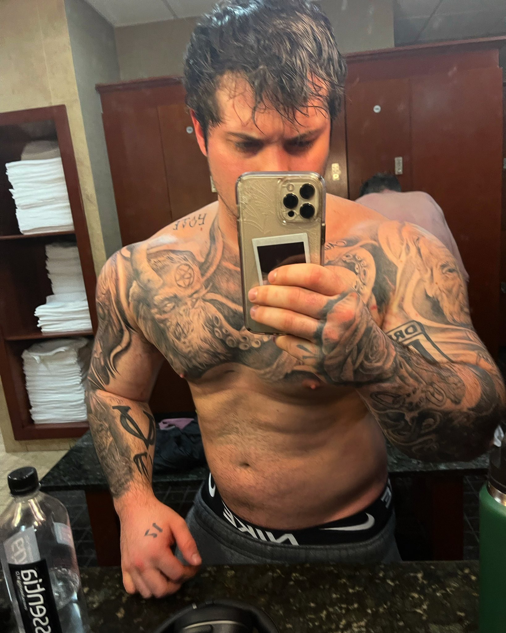 Derek Martin😈 on X: New naked dance video is up on the onlyfans!  t.coCU3wTe9Te4  X