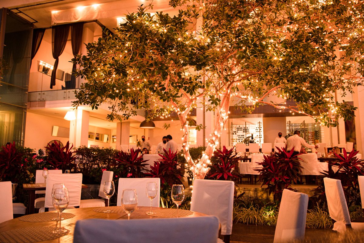 Un sitio perfecto para una primer cita. 🍴 🍷

#BeccoAlMare #Acapulco