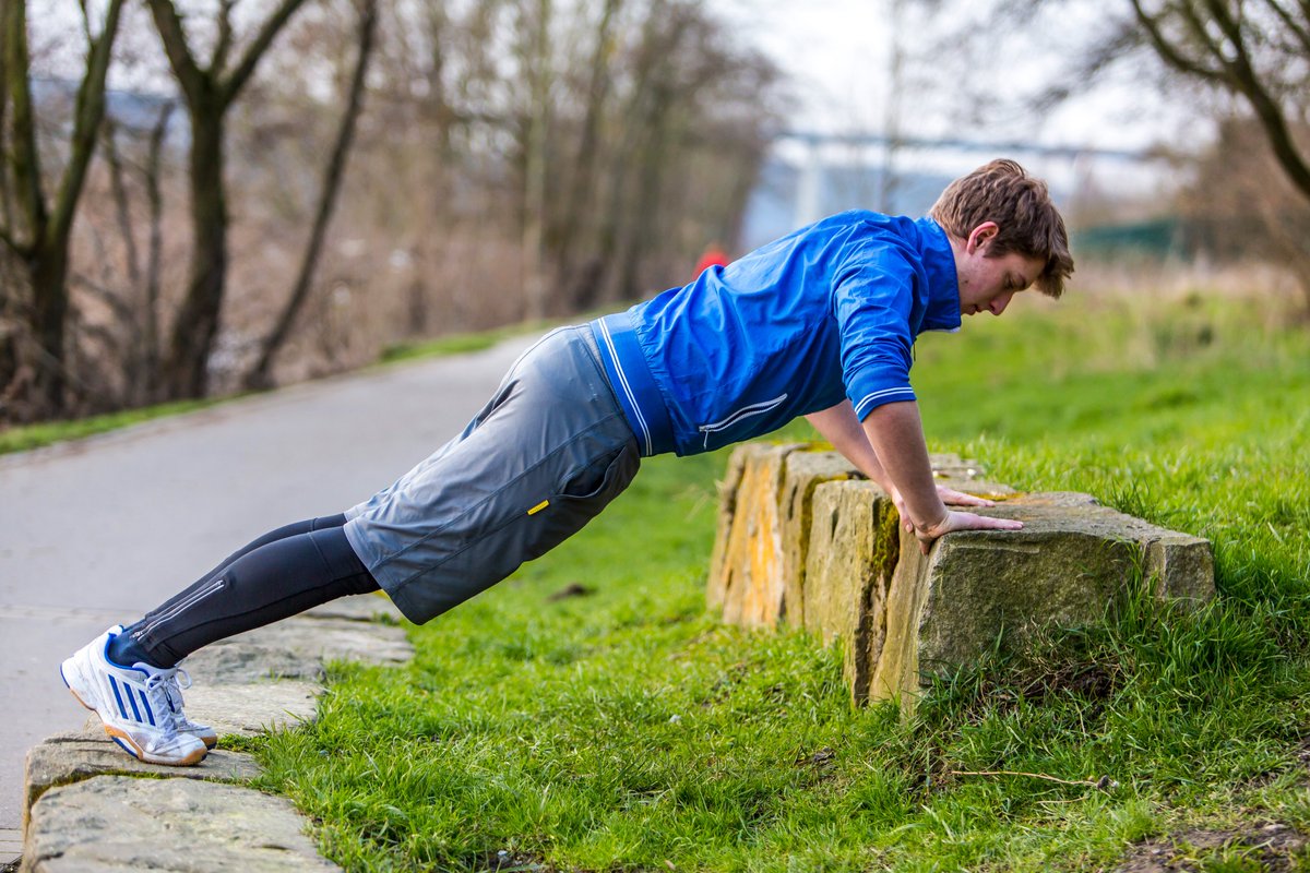 AOK_Politik's tweet photo. Zum #TagderRückengesundheit und zur Vorbeugung von #Rückenschmerzen: Das Online-Programm "Rückenaktiv" der #AOK bietet ein individuelles #Trainingsprogramm: https://t.co/SqtX4t60pP. Rückenfreundliche Tipps für das Arbeiten im Homeoffice: https://t.co/oPyU918L2V https://t.co/M9ReFV5ssD
