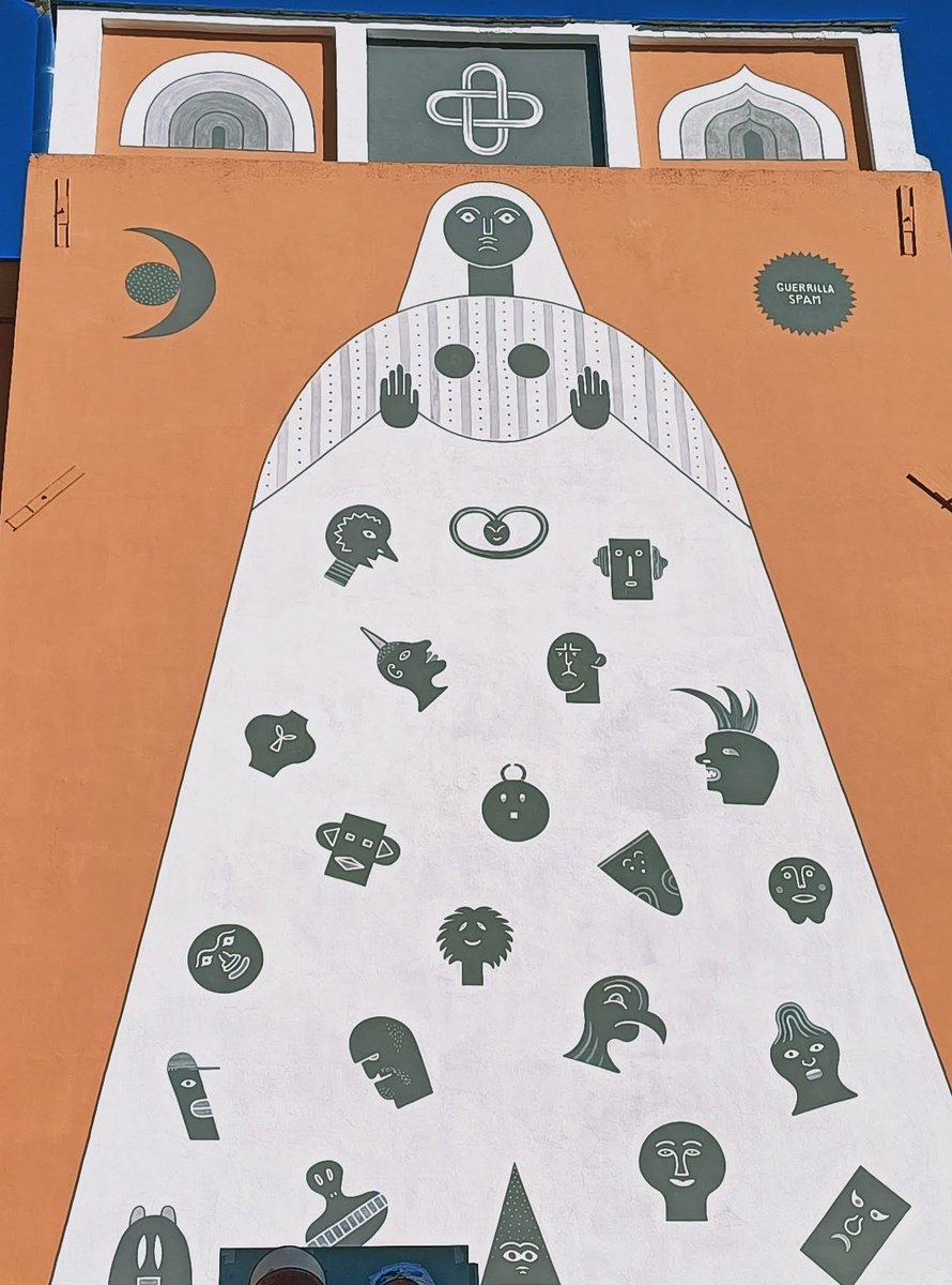 zendainrome's tweet photo. In alto tre figure geometriche: a sinistra la volta a botte romana, a destra l'arco carenato (a kudu) della tradizione indiana e #buddhista, al centro il nodo di #Salomone, simbolo di unità tra i popoli. https://t.co/RZRcCIcx5K