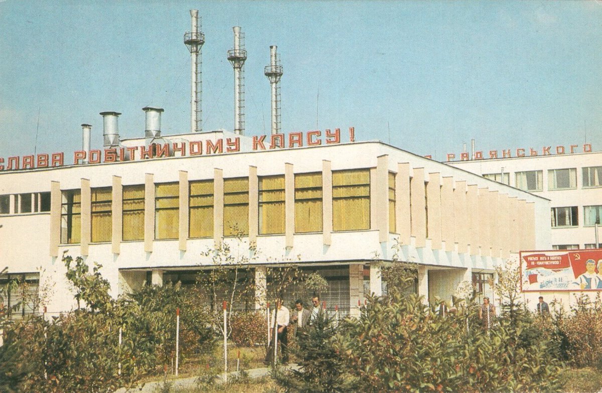WaldoKanto's tweet photo. A MUKACHEVE Modernist Thread:
1. Ukraine - Mukacheve - Furniture Factory https://t.co/XYspQxa9rw