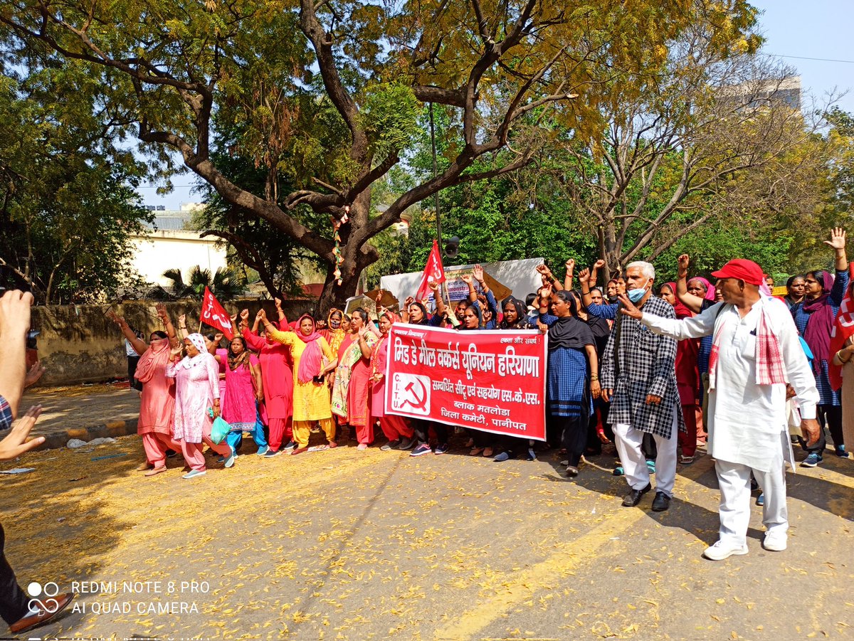 aifawh's tweet photo. आंगनवाड़ी, आशा और मिड डे मील वर्कर्स आज जंतर मंतर पर संसद मार्च में भागीदारी करते हुए #citu #2daysGeneralStrike #KisanMajdoorEktaZindabaad https://t.co/lvSgKyKUlv