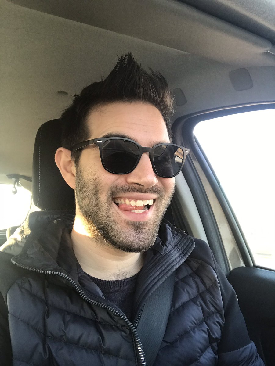 Lucaluca02004's tweet photo. Un buongiorno a tutti #gay #gayveneto #smile #sun #LGBT https://t.co/3zIMgAfsyW